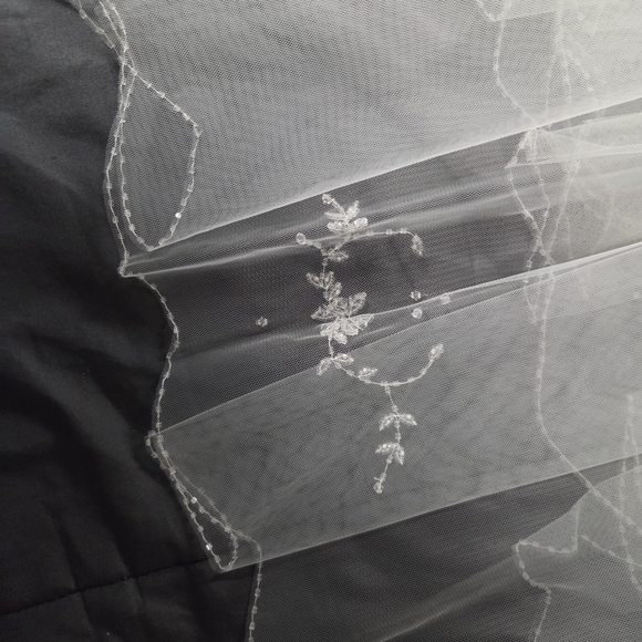 Princess Daliana Communion/Flower Girl Dress With Matching Veil And Fur Cape - Picture 13 of 16